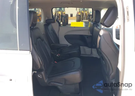 2023 Chrysler Pacifica Touring L z USA, uszkodzony, nr VIN 2C4RC1BG9PR624541